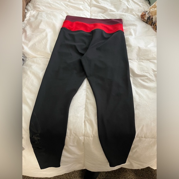 Like new Nike size small, dry fit yoga pants - Picture 3 of 6